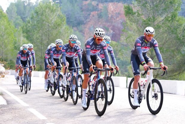 Decedininck para terminar el patrocinio de títulos de los equipos mundiales de hombres y mujeres al final de 2025