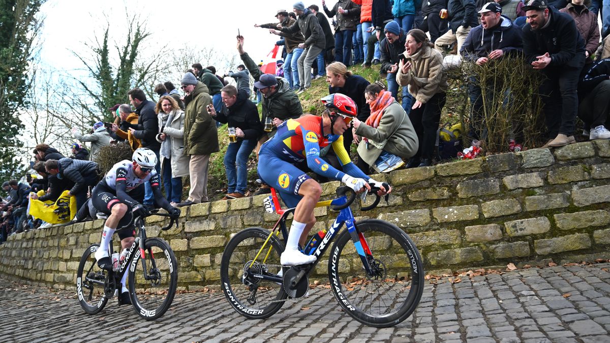 Mathias Vacek climbs the Muur at Omloop