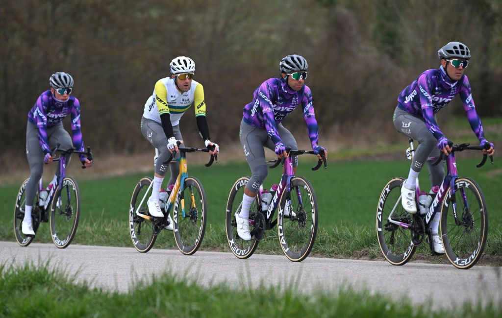 Los choques de París-Nice Stage 2 dejan a Luke Durbridge, Florian Sénéchal, Gorka Sorarrain con clavículas fracturadas