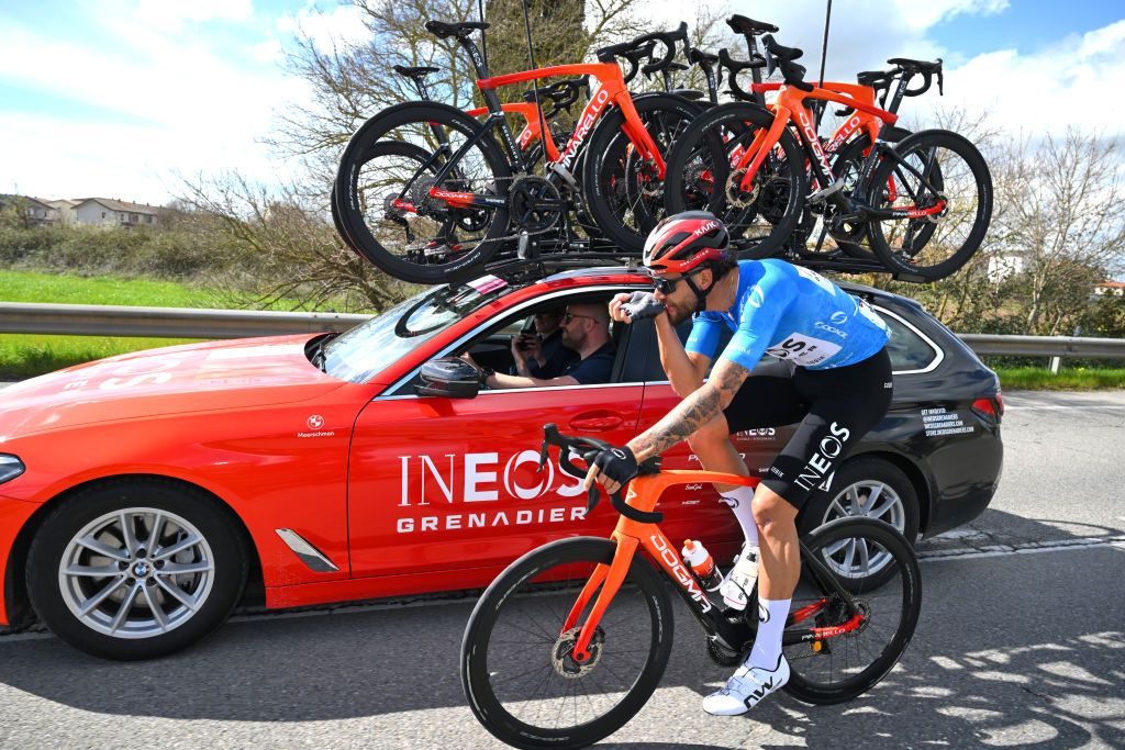 "Tenemos que volver a ser el gran equipo de INEOS que alguna vez fuimos". Filippo Ganna lidera las granadas de INEOS FUERT desde el frente