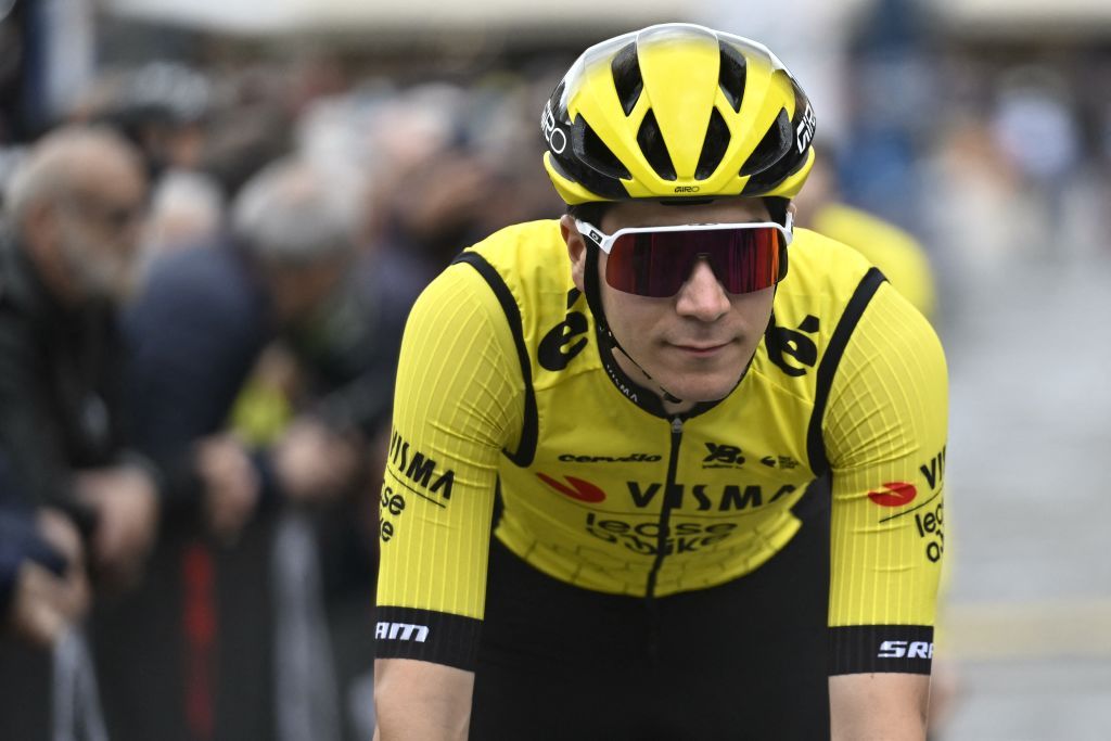 Uijtdebroeks plagado de 'piernas entumecidas' recurrentes en retiro de Tirreno-Adriatico