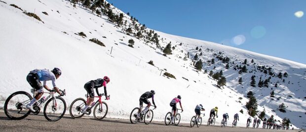 Volta A Catalunya celebra el acabado de la cumbre en 'Cycling Landmark' Montserrat por primera vez en 30 años