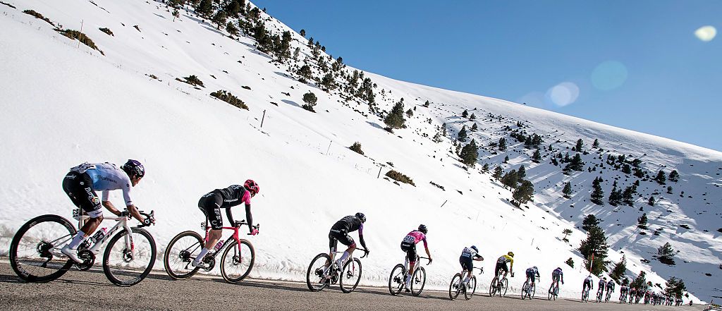 Volta A Catalunya celebra el acabado de la cumbre en 'Cycling Landmark' Montserrat por primera vez en 30 años