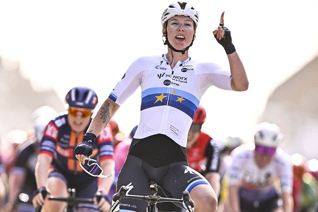 'Ella está loca'-Lorena Wiebes marca la victoria número 100 con gent-Wevelgem Win