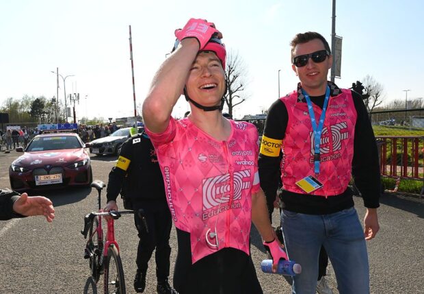 'Se quitó una tonelada de peso de mi pecho' - Neilson Powless demuestra su destreza de carrera de un día con Dwars Door Vlaanderen Win