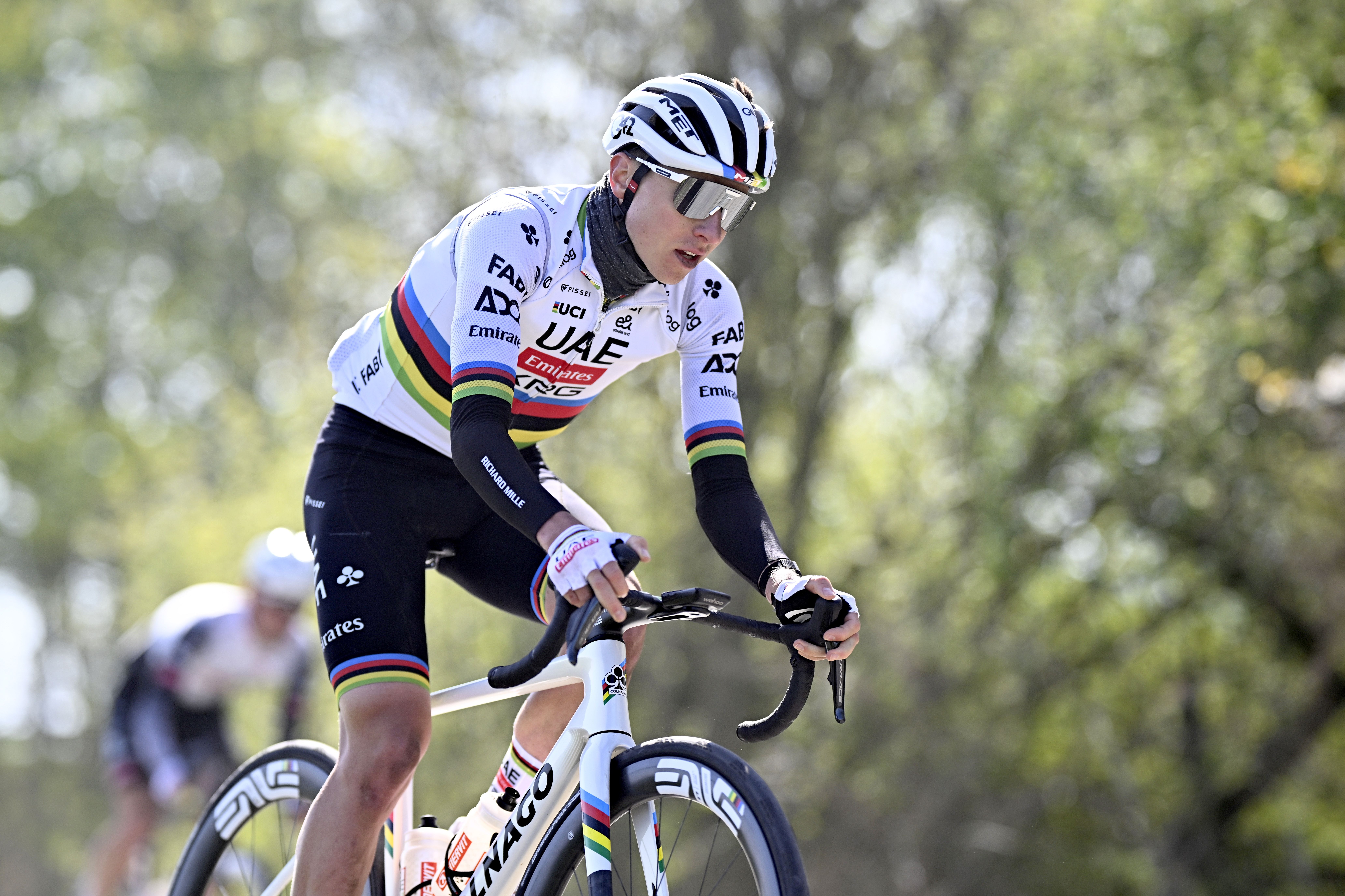 Foto de crédito obligatoria por Shutterstock 15248544floveniano Tadej Pogacar del equipo de los EAU Emirates en la foto durante el reconocimiento de la pista de este año Oneday Cycling Race Parisroubaix alrededor de Roubaix France Viernes 11 de abril de 2025 Cycling Parisroubaix Track Reconnaissance Friday Roubaix France 11 Abr 2025555