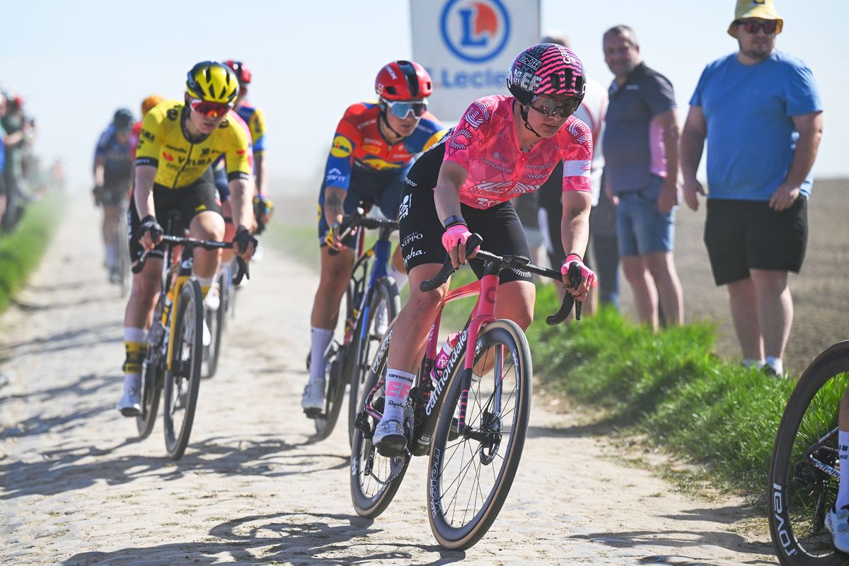 Letizia Borghesi (EF Education-Oatly) tackled a cobblestone sector on the road to second place at the 2025 Paris-Roubaix Femmes