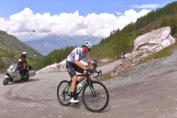 2018 Giro d'Italia: Chris Froome rides towards the lead on the Colle delle Finestre