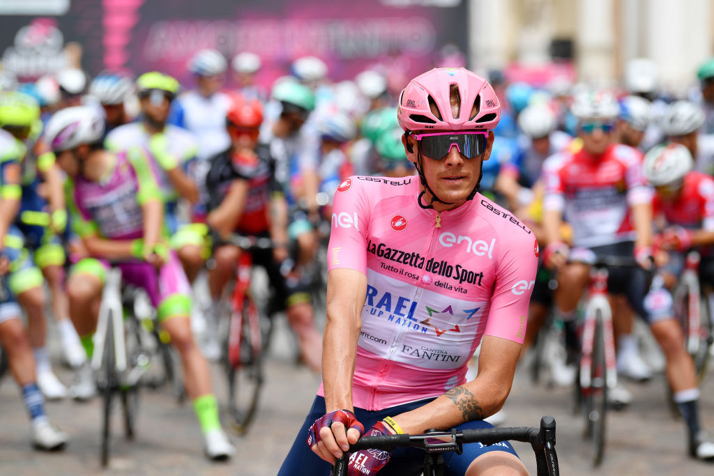 Cattolica Italia 12 de mayo Alessandro de Marchi de Italia y el equipo Israel Startup Nation Líder Pink Jersey al inicio durante el 104º Giro Ditalia 2021 Etapa 5 Una etapa de 177 km desde Modena a la presentación del equipo de Cattolica Girodiitalia Giro el 12 de mayo de 2021 en la foto de Cattolica Italia por Stuart Franklingetty Imagestetty Images