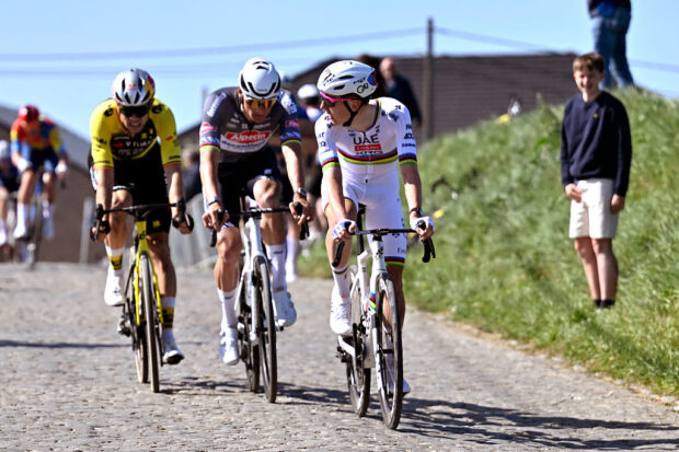 OUDENAARDE, BELGIUM - APRIL 06 : pictured during the 109th edition of the Ronde van Vlaanderen, an UCI World Tour cycling race for Men Elite with start in Bruges and finish in Oudenaarde after 268,9 km on April 6, 2025 in Oudenaarde, Belgium, 06/04/2025 ( Motor drive Guy De Vuyst - Photo by Jan De Meuleneir / Photonews