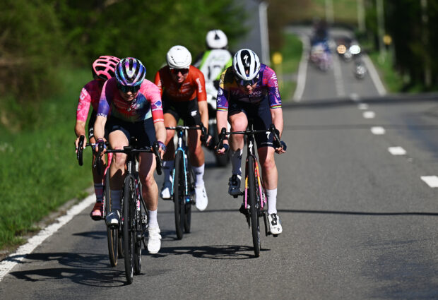 This group of four containing Rooijakkers in orange formed after the incident 31km from the finish