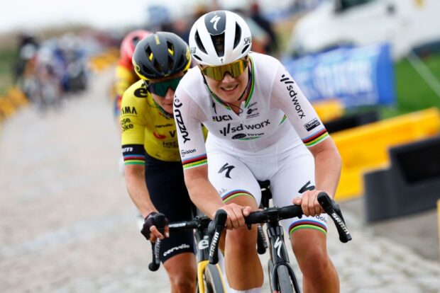'Presionamos con fuerza sobre los adoquines'-Lotte Kopecky Gas Full-Gas en Paris-Roubaix Recon en Hunt for Flanders-Roubaix Double