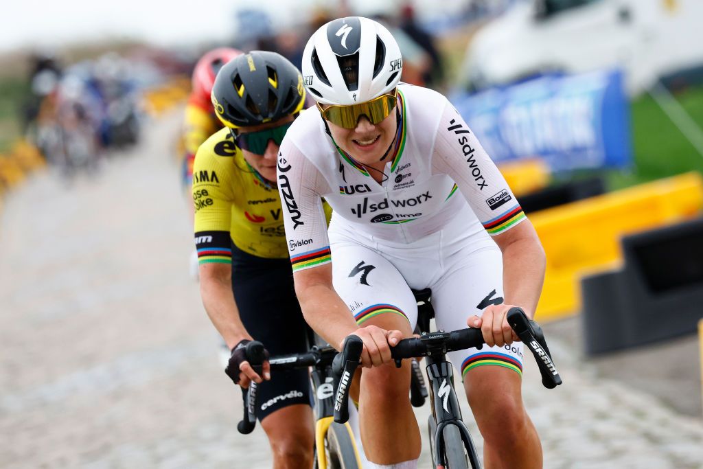 'Presionamos con fuerza sobre los adoquines'-Lotte Kopecky Gas Full-Gas en Paris-Roubaix Recon en Hunt for Flanders-Roubaix Double