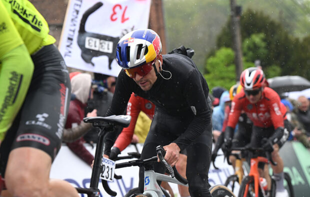 Tom Pidcock races up the Mur de Huy during the 2025 La Flèche Wallonne