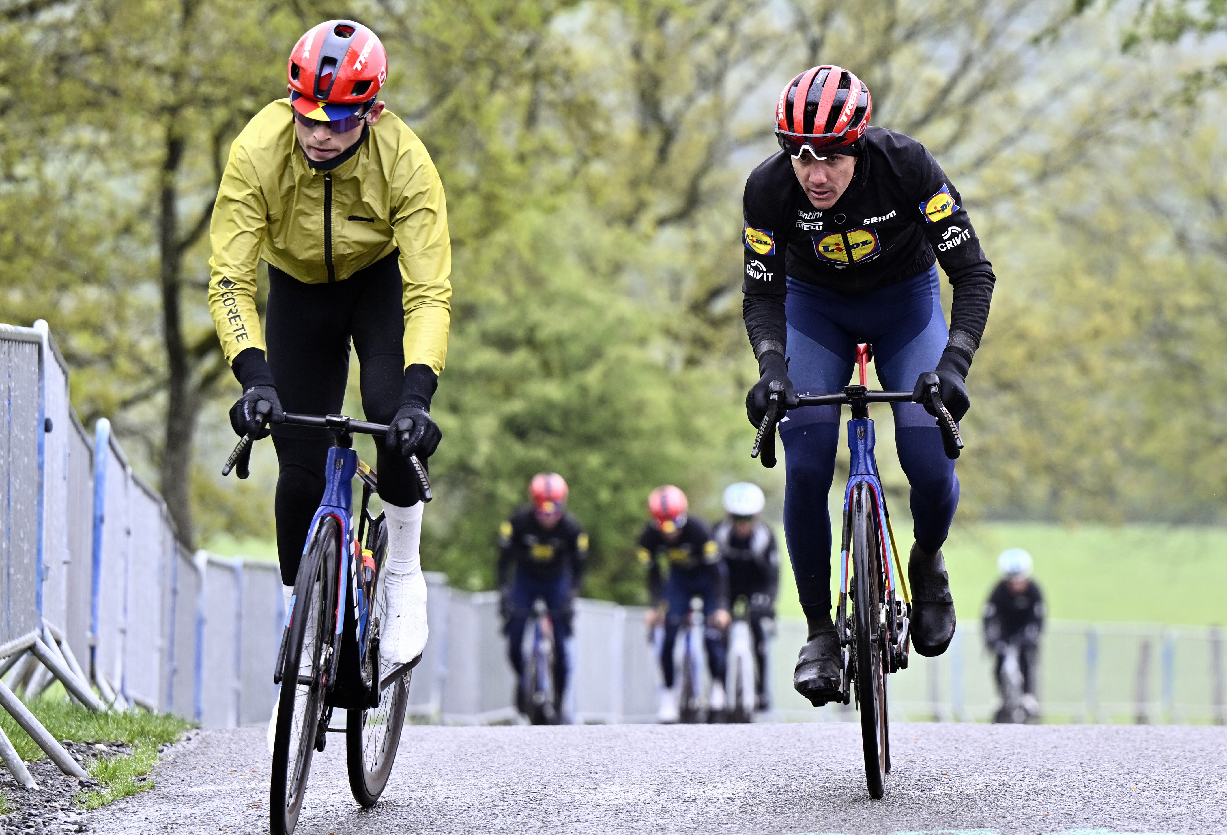 Skjelmose (izquierda) cabalgó el jueves como parte de Lidl-Trek ' s Liege Recon