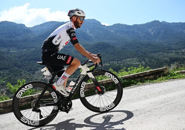 'Un comienzo extraño de la temporada, pero no estoy estresado' - Adam Yates construye constantemente hacia Giro d'Italia
