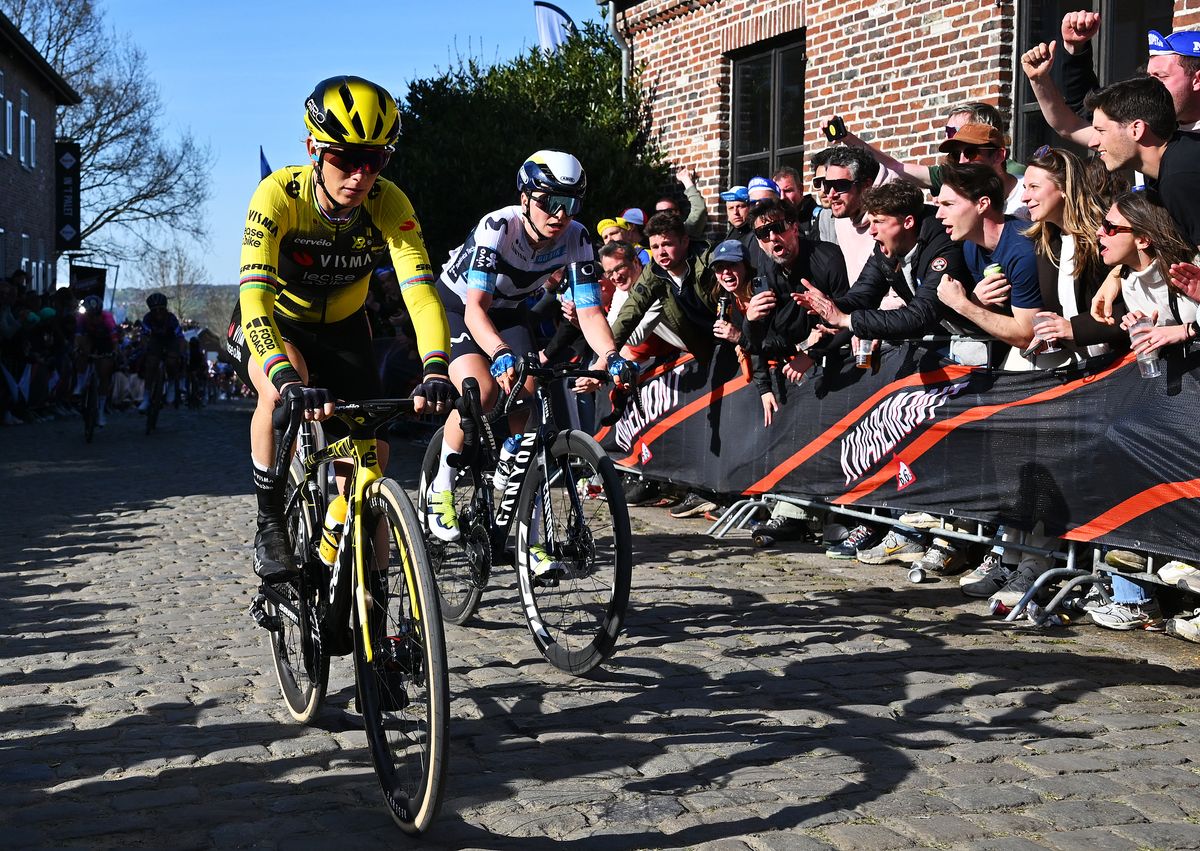 Ferrand-Prévot during the Tour of Flanders, with the larger Gravaa hub visible on her front wheel