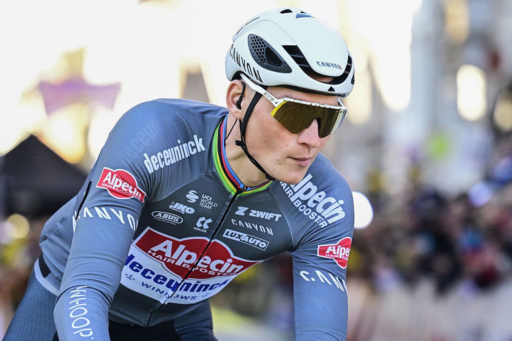 Mathieu van der Poel, Tim Wellens y John DeGenkolb Crash en Men's Tour of Flandes