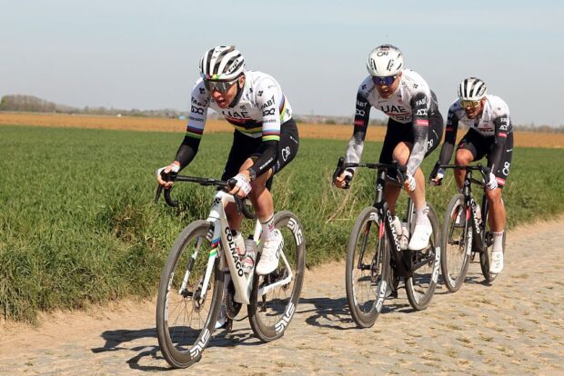 Paris-Roubaix: El clima en su mayoría seco ahora se pronostica, pero las lluvias nocturnos se arriesgan a los adoquines resbaladizos para la raza masculina
