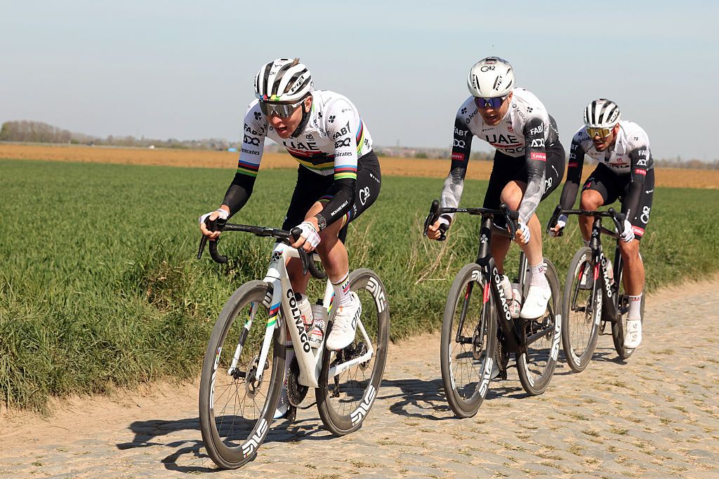 Paris-Roubaix: El clima en su mayoría seco ahora se pronostica, pero las lluvias nocturnos se arriesgan a los adoquines resbaladizos para la raza masculina