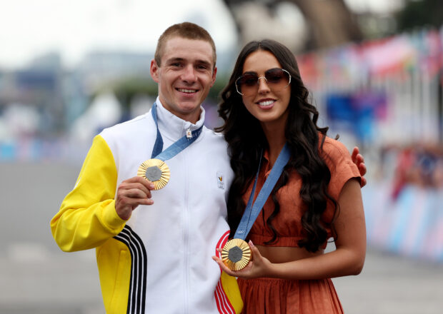 Evenepoel and wife Oumi with his two gold medals from the Paris 2024 Olympics