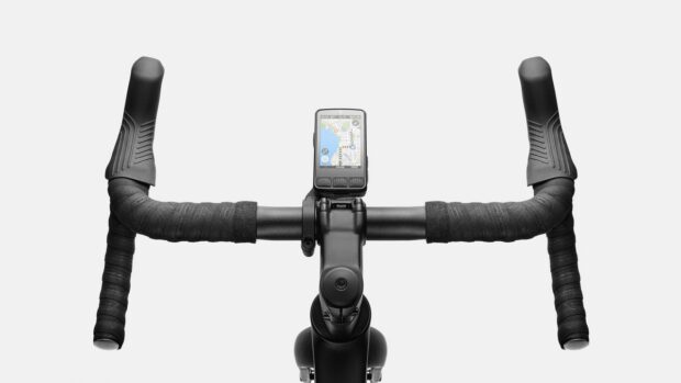 A new Wahoo Roam 3 computer mounted to some handlebars