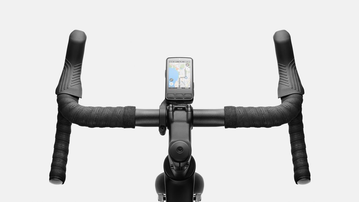 A new Wahoo Roam 3 computer mounted to some handlebars