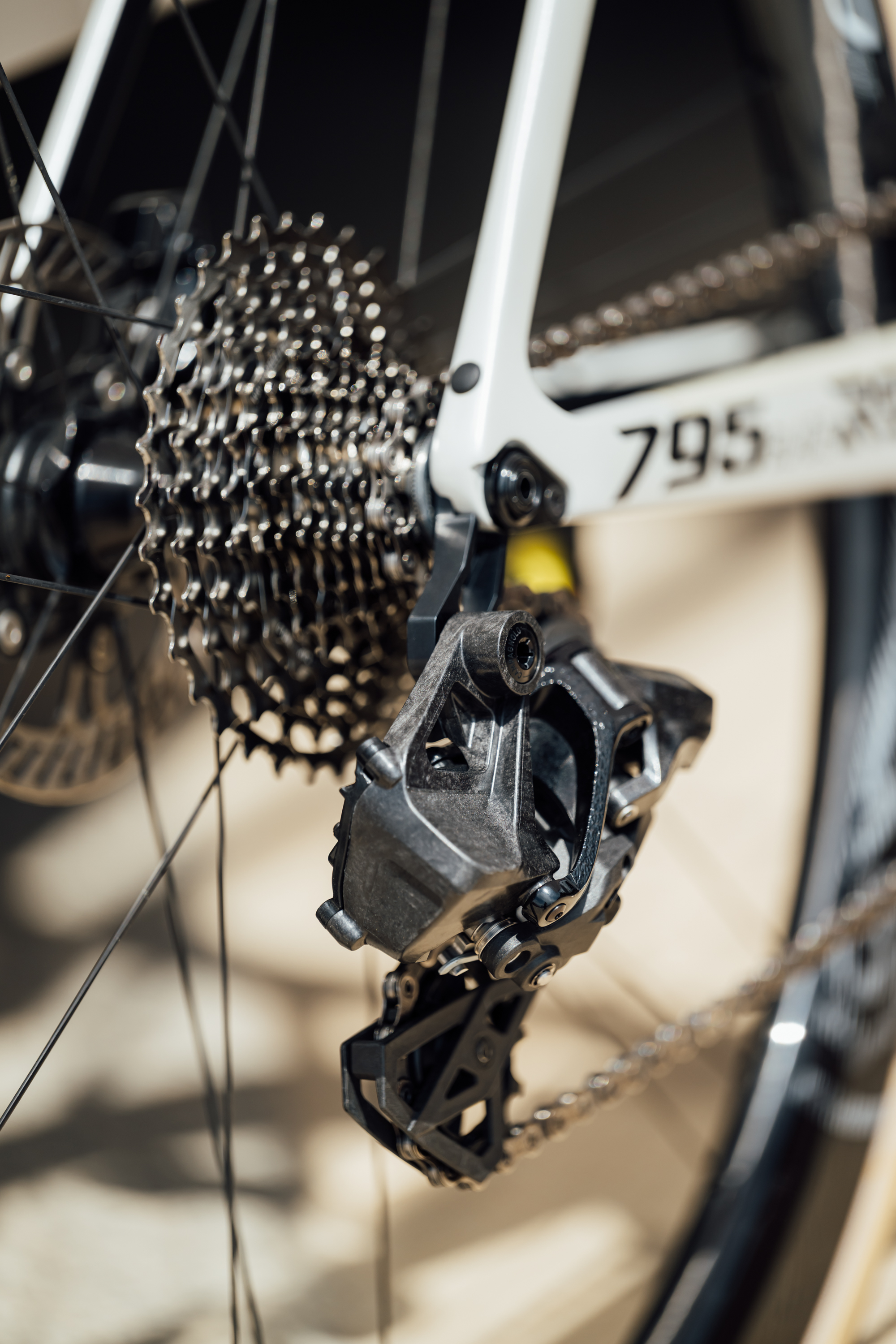 Un primer plano del nuevo grupo inalámbrico Super Record de Campagnolo