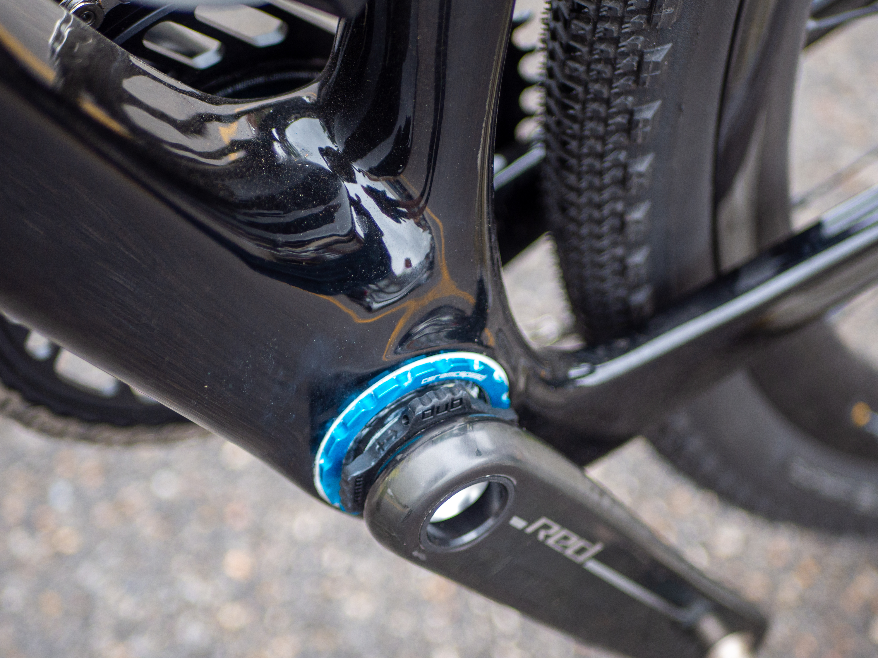 Imágenes de cerca de una nueva bicicleta de grava factor
