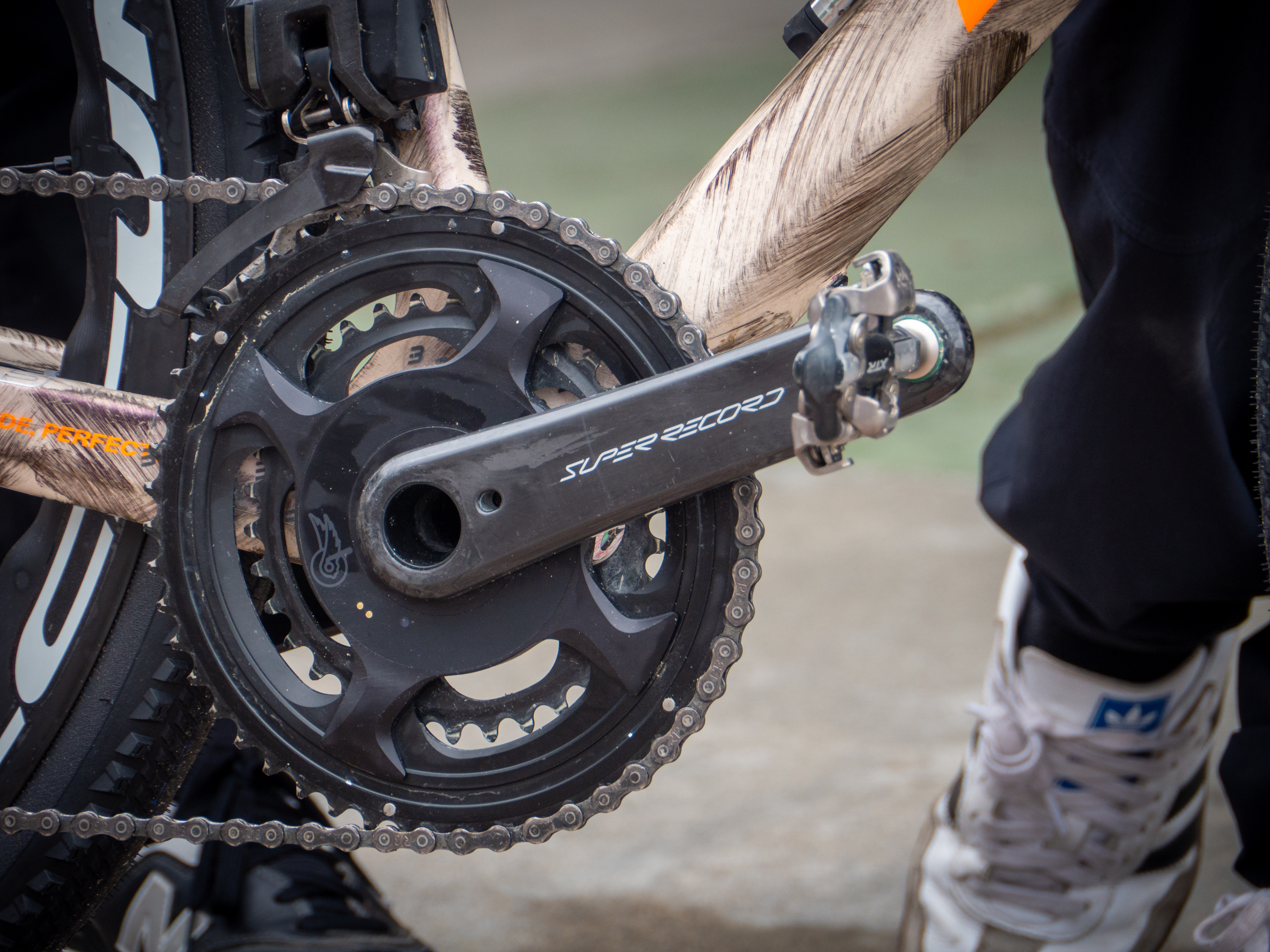 Cierre imágenes de un nuevo grupo de grava de Campagnolo en Unbound