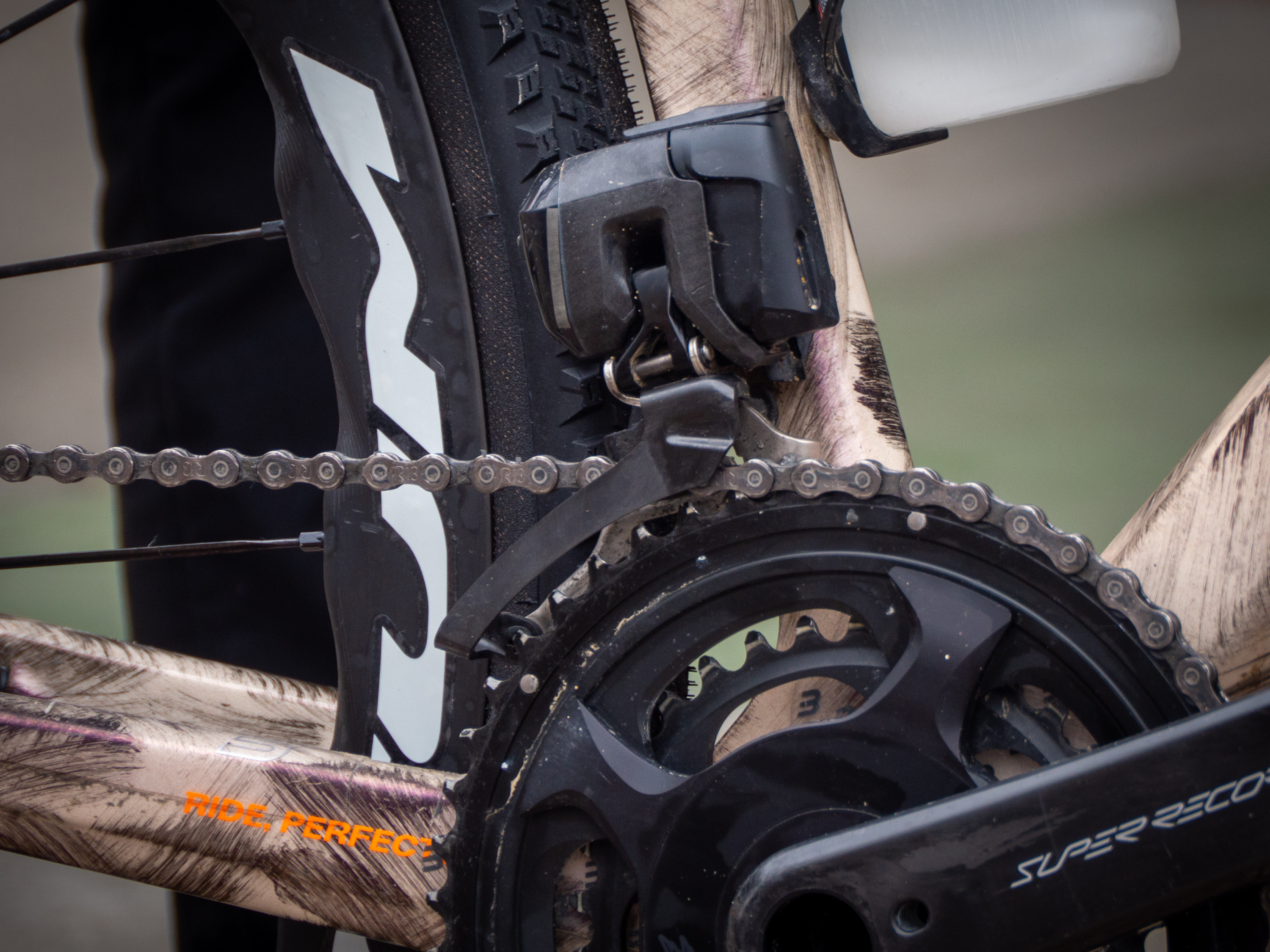 Cierre imágenes de un nuevo grupo de grava de Campagnolo en Unbound