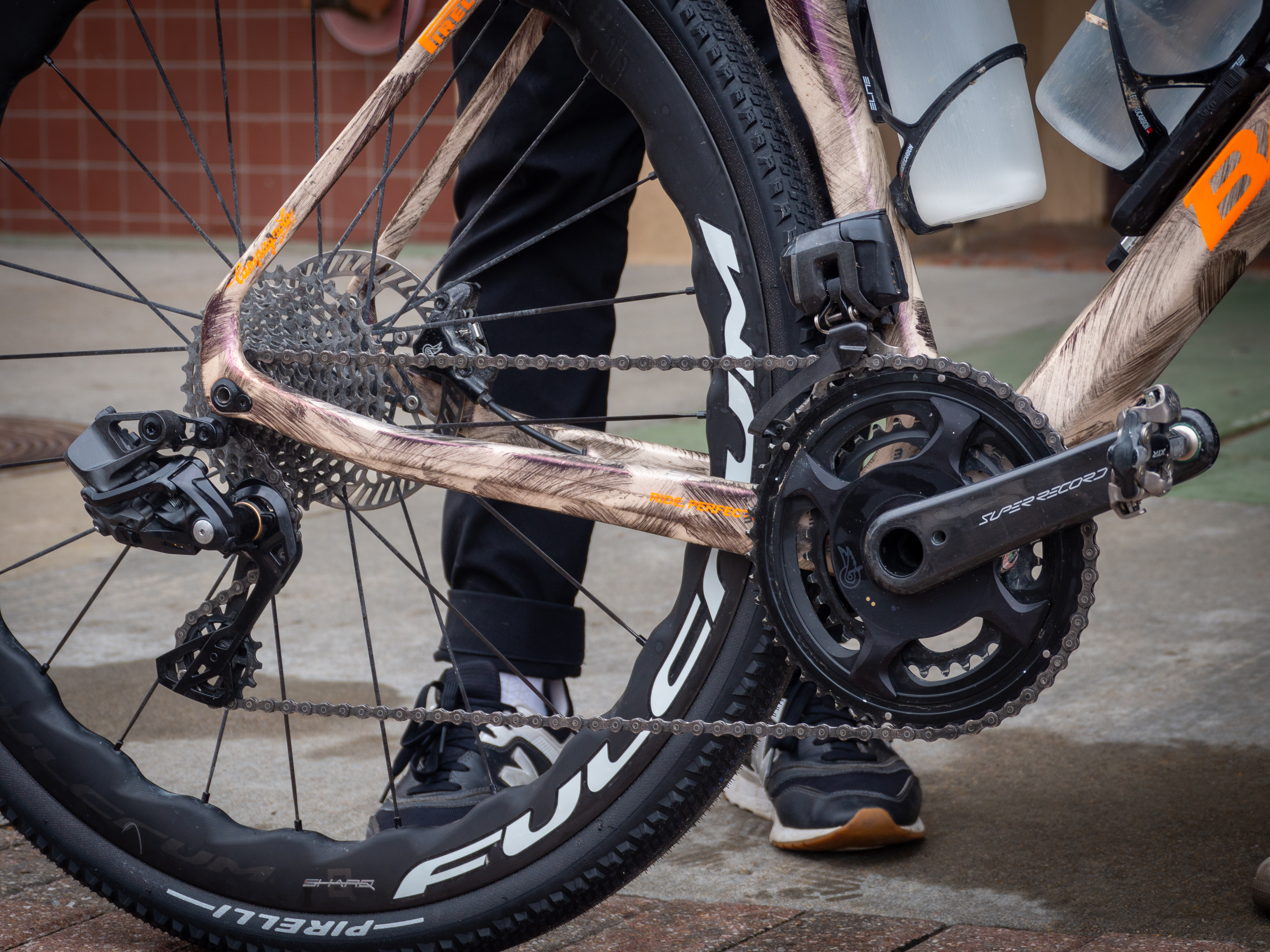 Cierre imágenes de un nuevo grupo de grava de Campagnolo en Unbound