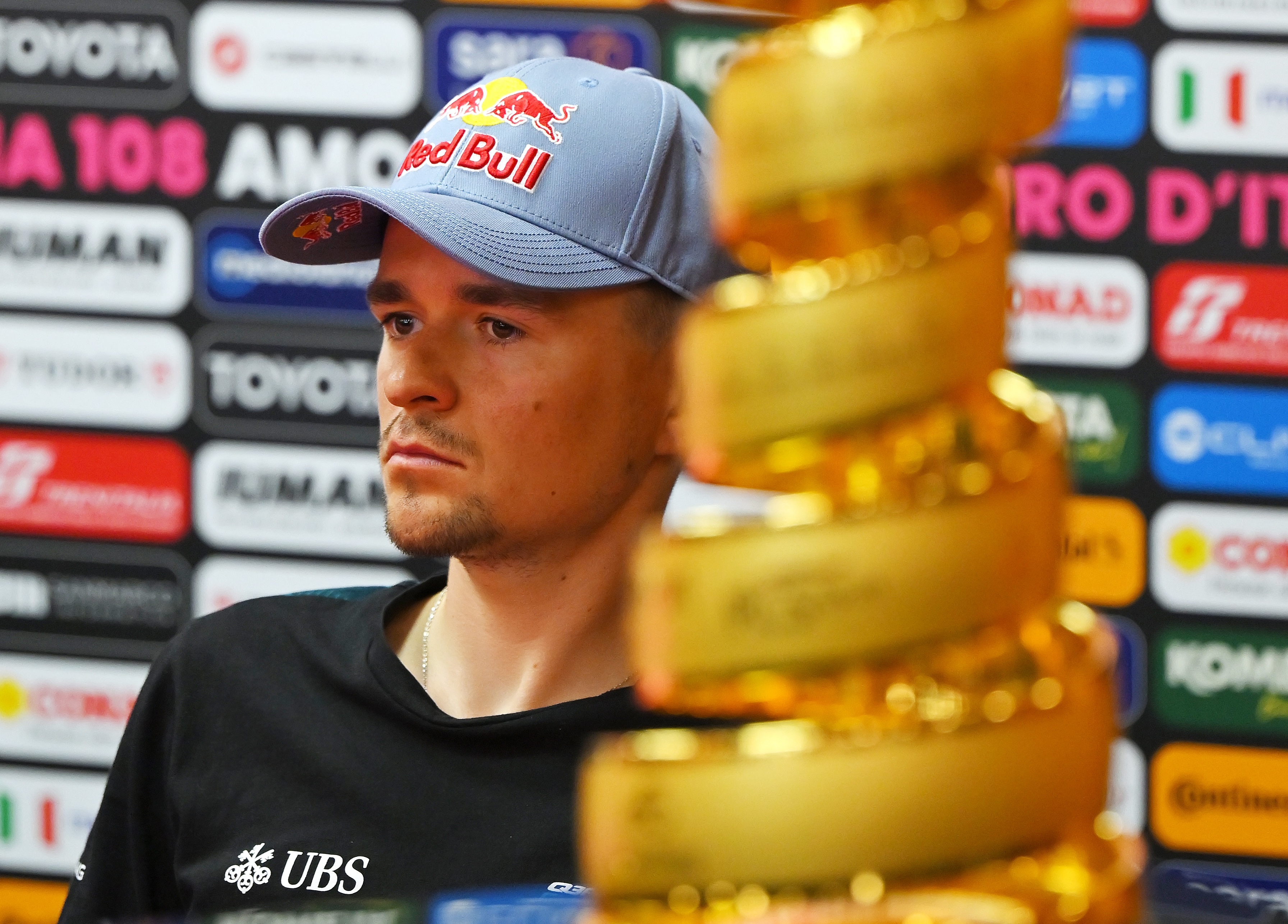 Tirana, Albania - 08 de mayo: Thomas Pidcock de Gran Bretaña y Equipo Q36.5 Pro Ciclismo durante el 108º Giro D & #039; Italia 2025 - Conferencia de prensa de Top Riders / #uciwt / el 08 de mayo de 2025 en Tirana, Albania. (Foto de Tim de Waele/Getty Images)