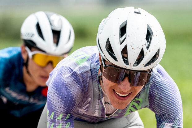 Rosa Klöser (Canyon-SRAM-MAAP) out front with Sofia Gomez Villafañe (Specialized) at The Traka 200