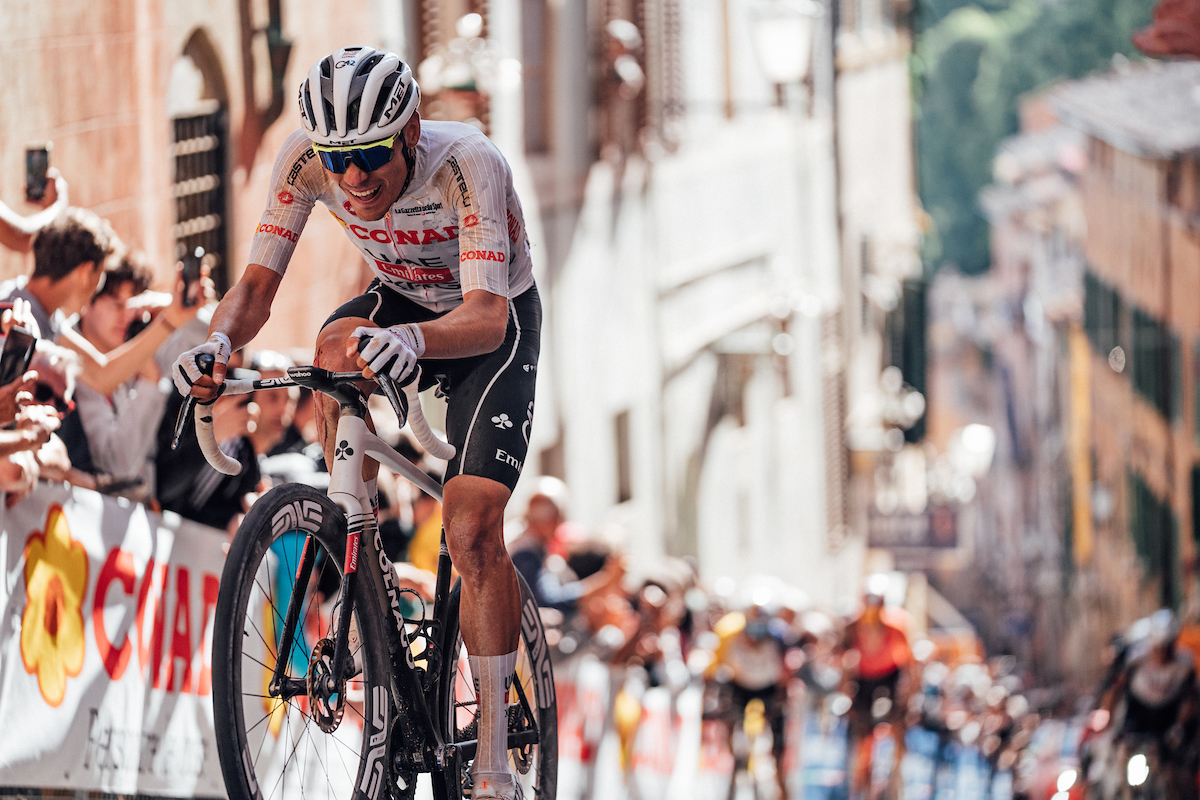 Picture by Zac Williams/SWpix.com - 18/05/2025 - Cycling - 2025 Giro d'Italia Stage 9, Gubbio to Siena, Italy - Juan Ayuso, UAE Team Emirates XRG.