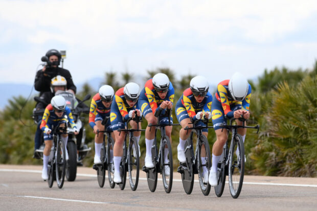 VALENCIA SPAIN APRIL 28 A general view of Elynor Backstedt of The United Kingdom Brodie Chapman of Australia Elizabeth Deignan of The United Kingdom Elisa Longo Borghini of Italy Gaia Realini of Italy Amanda Spratt of Australia Ellen Van Dijk of The Netherlands and Team Lidl Trek sprint during the 10th La Vuelta Femenina 2024 Stage 1 a 16km team time trial from Valencia to Valencia UCIWWT on April 28 2024 in Valencia Spain Photo by Alex BroadwayGetty Images