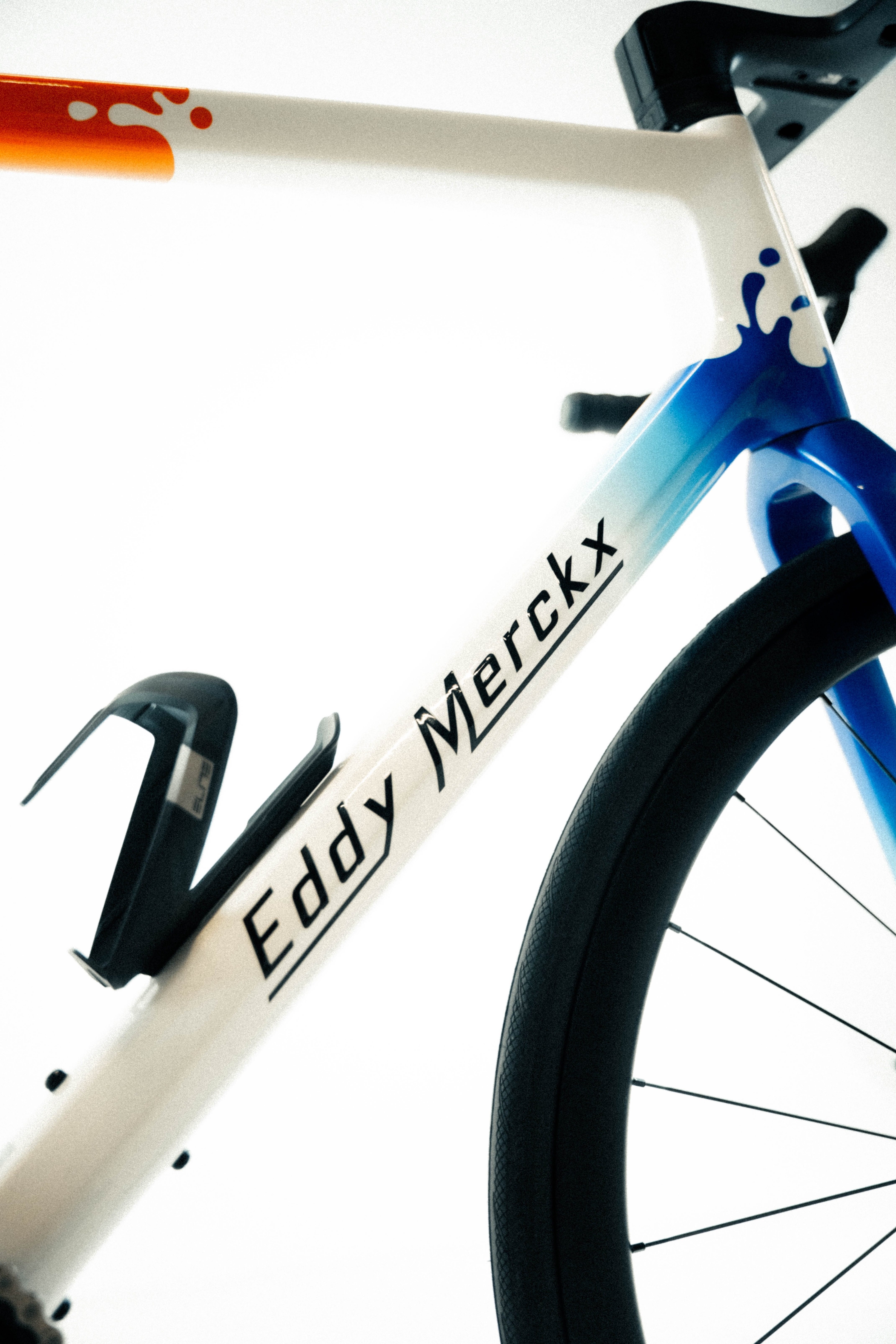 Una bicicleta Edddy Merckx Capri-Sun