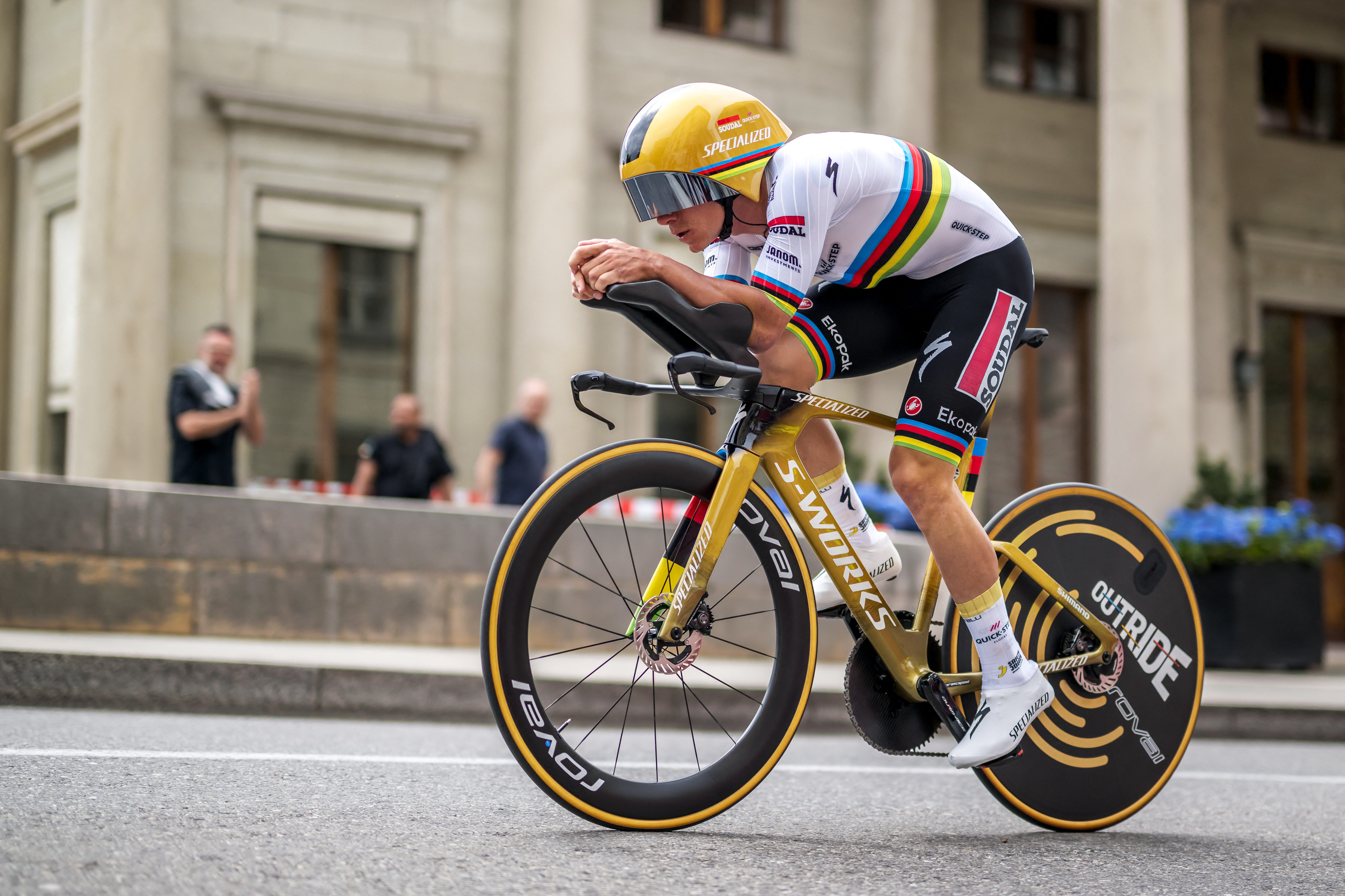 Remco Evenepoel (Soudal-Quickstep) cabalga a TT Victory en la etapa 5 de la gira de Romandie