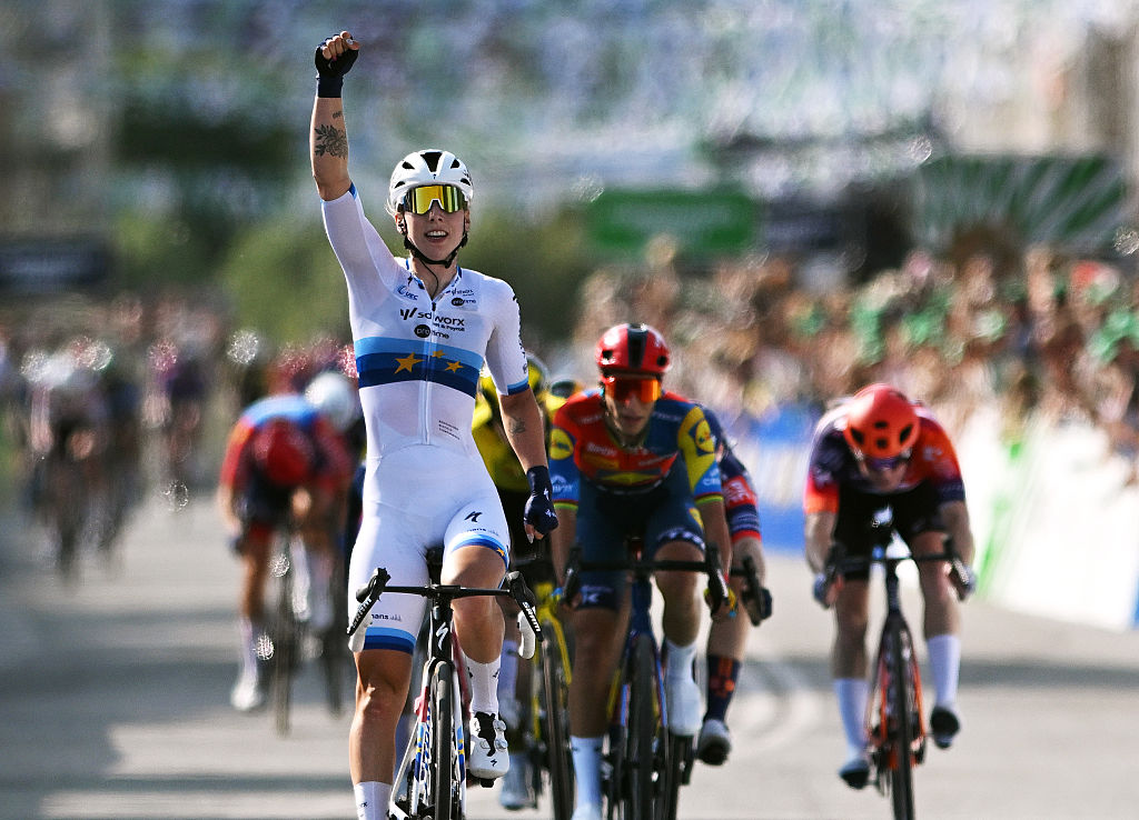 Copenhague, Dinamarca - 21 de junio: Lorena Wiebes de los Países Bajos y el Equipo SD WORX - Protime celebra en la línea de meta como ganadora del escenario durante el 1er Copenhagen Sprint 2025 - Women & #039; s Elite A 151km un día de una carrera de Roskilde a Copenhagen / #uciwwt / el 21 de junio, 2025 en Copenhagen, Denhagen. (Foto de Szymon Gruchalski/Getty Images)