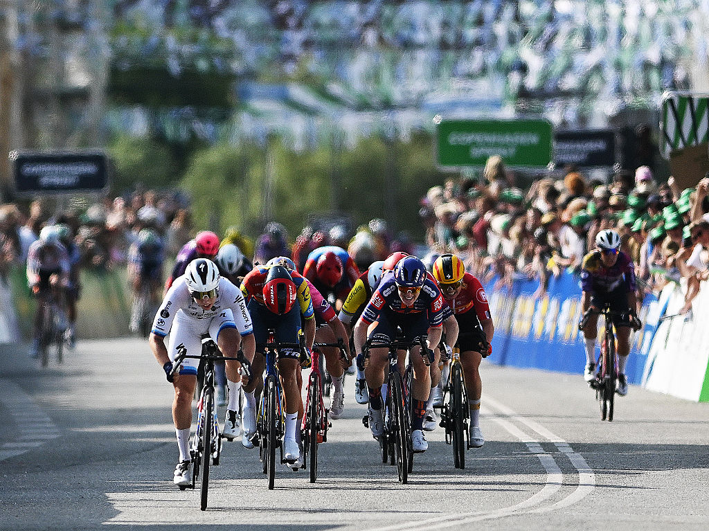 Lorena Wiebes sprinting at the new Copenhagen Sprint