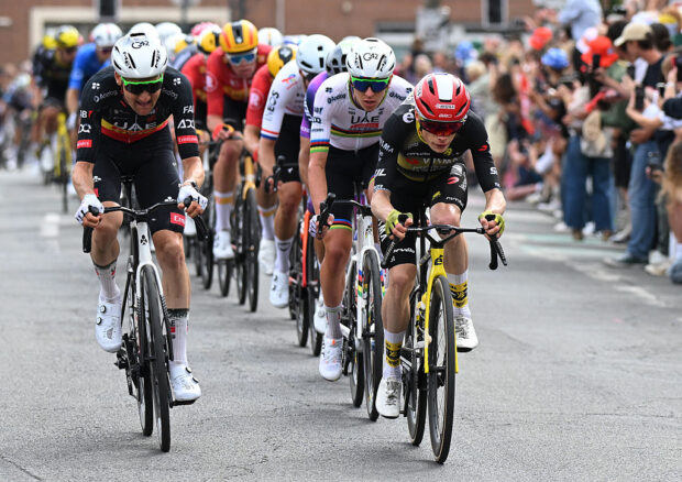 2025 Tour de France stage 1: Jonas Vingegaard leads the front echelon