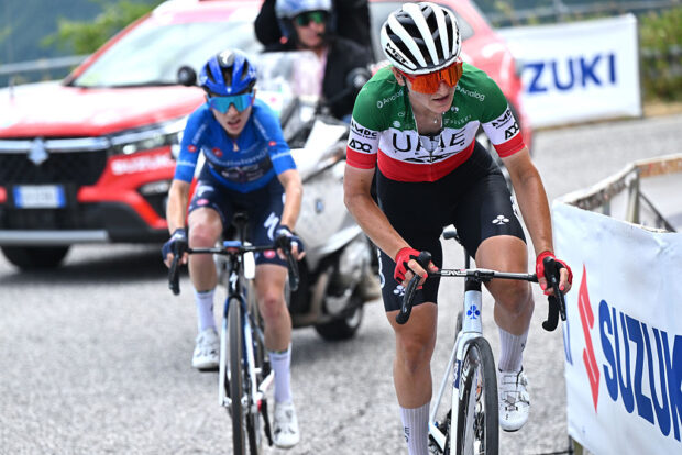 MONTE NERONE, ITALY - JULY 12: (L-R) Stage winner Sarah Gigante of Australia and Team AG Insurance - Soudal - Blue Mountain Jersey and Elisa Longo Borghini of Italy and UAE Team ADQ attack during the 36th Giro d'Italia Women 2025, Stage 7 a 150km stage from Fermignano to Monte Nerone 1396m / #UCIWWT / on July 12, 2025 in Monte Nerone, Italy. (Photo by Luc Claessen/Getty Images)