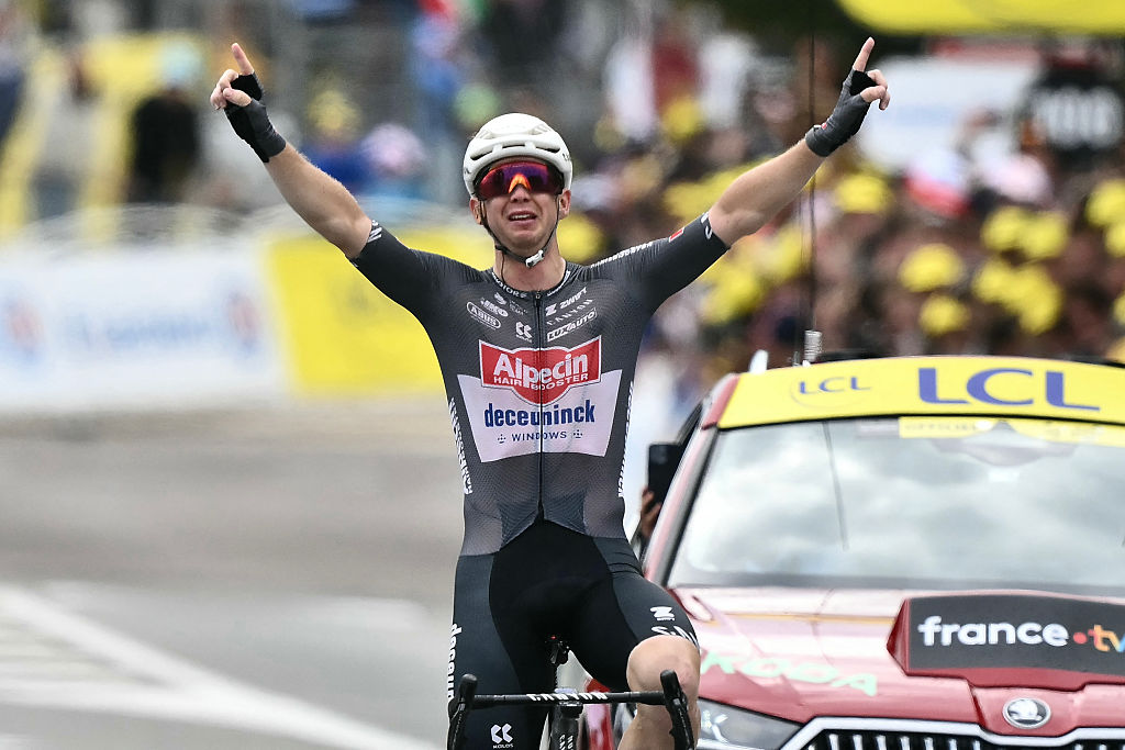 Alpecin - Deceuninck team's Australian rider Kaden Groves cycles to the finish line to win the 20th stage of the 112th edition of the Tour de France cycling race, 184.2 km between Nantua and Pontarlier, in the Jura, eastern France, on July 26, 2025. (Photo by Marco BERTORELLO / AFP)