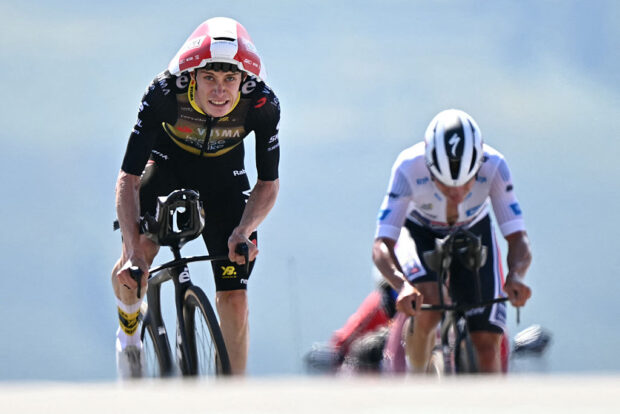 Team Visma - Lease a bike team's Danish rider Jonas Vingegaard cyles past Soudal Quick-Step team's Belgian rider Remco Evenepoel metres from the finish line of the 13th stage of the 112th edition of the Tour de France cycling race, 10.9 km individual time trial between Loudenvielle and Peyragudes, in the Pyrenees mountains of southwestern France, on July 18, 2025. (Photo by Loic VENANCE / AFP)