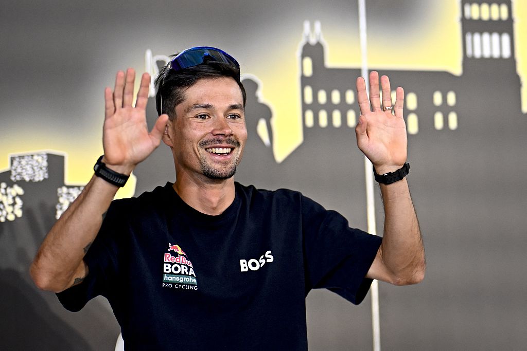 Primož Roglič de Redbull-Bora-Hansgrohe en la foto durante una conferencia de prensa de los cabezas de cartel de la carrera de ciclismo Tour de France 2025, jueves 03 de julio de 2025, en Lille, Francia. La 112ª edición del Tour de Francia comienza el sábado 5 de julio en Lille, Francia, y terminará en París, Francia, el 27 de julio. Foto de Belga Jasper Jacobs (Foto de Jasper Jacobs / Belga Mag / Belga Via AFP) (Foto de Jasper Jacobs / Belga Mag / AFP a través de Getty Images)