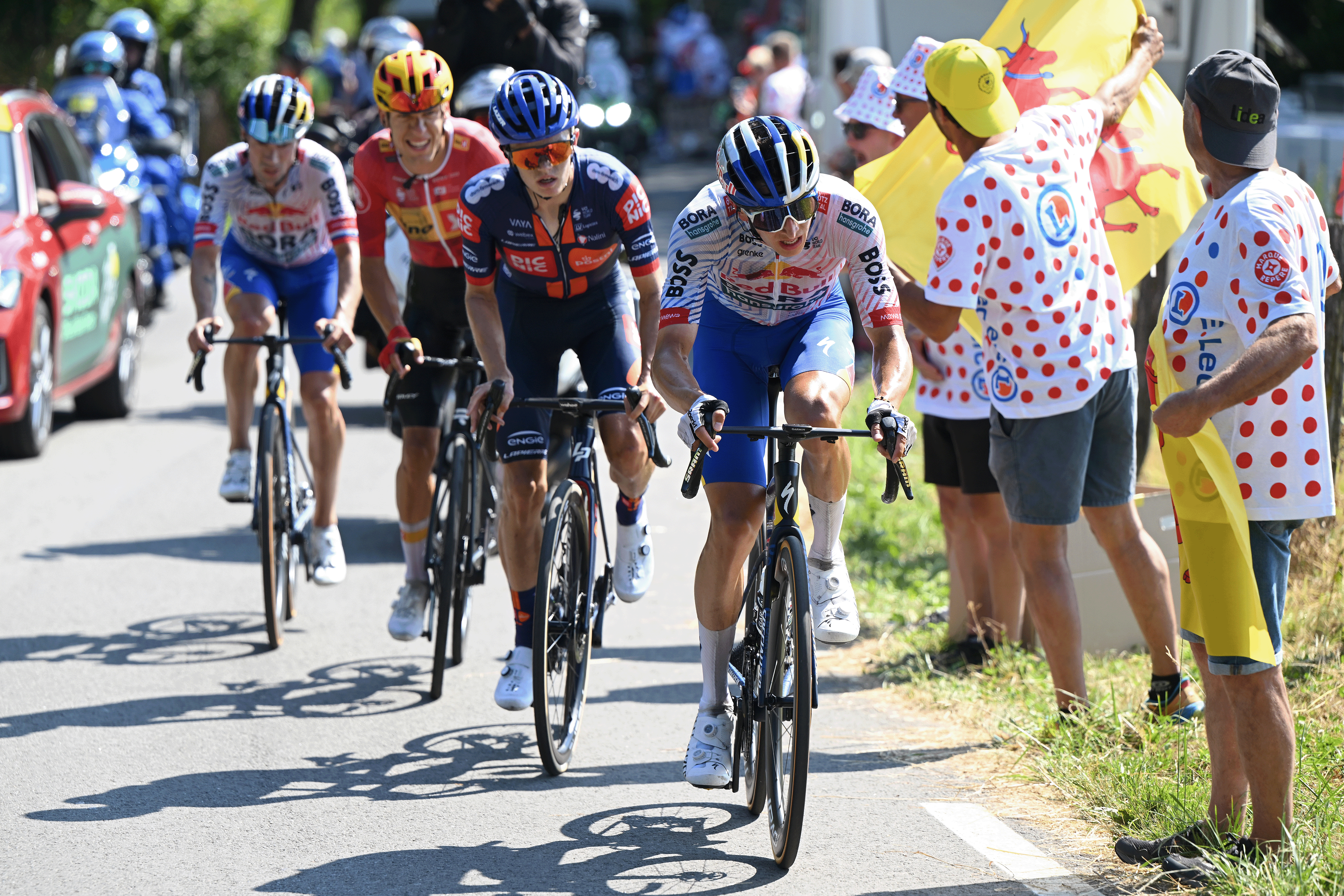 Hautacam, Francia - 17 de julio: (LR) Oscar en la Gran Bretaña y el equipo Picnic Postnl y Florian Lipowitz de Alemania y Team Red Bull - Bora - Hansgrohe Compite durante el 112 ° Tour de Francia 2025, etapa 12 A 180.6 km desde Auch a Hautacam 1519m / #uciwt / el 17 de julio, 2025, 2025 en la etapa de Auch, de Auch a Hautacam 1519m / #uciwt / el 17 de julio, 2025, 2025 en la etapa de la etapa de Auch a Hautacam 1519m / #uciwt / el 17 de julio, el 17 de julio, 2025, en la etapa de la etapa de HAUTACAM 1519M / #uciwt / en el 17 de julio, 2025, 2025, en el 17 de julio. (Foto de Dario Belingheri/Getty Images)