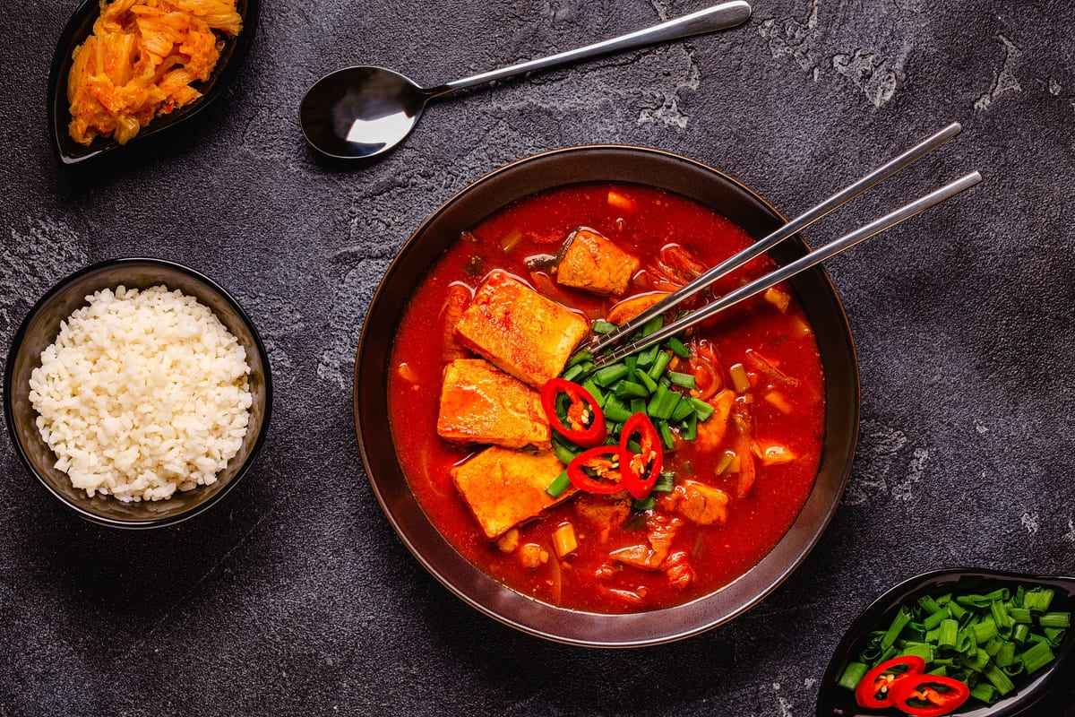 plato con ajo ayuda a reducir la grasa abdominal