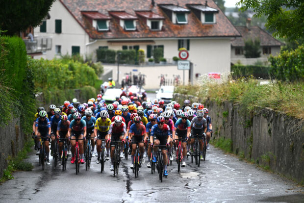 The 2024 Tour de Romandie Féminin peloton