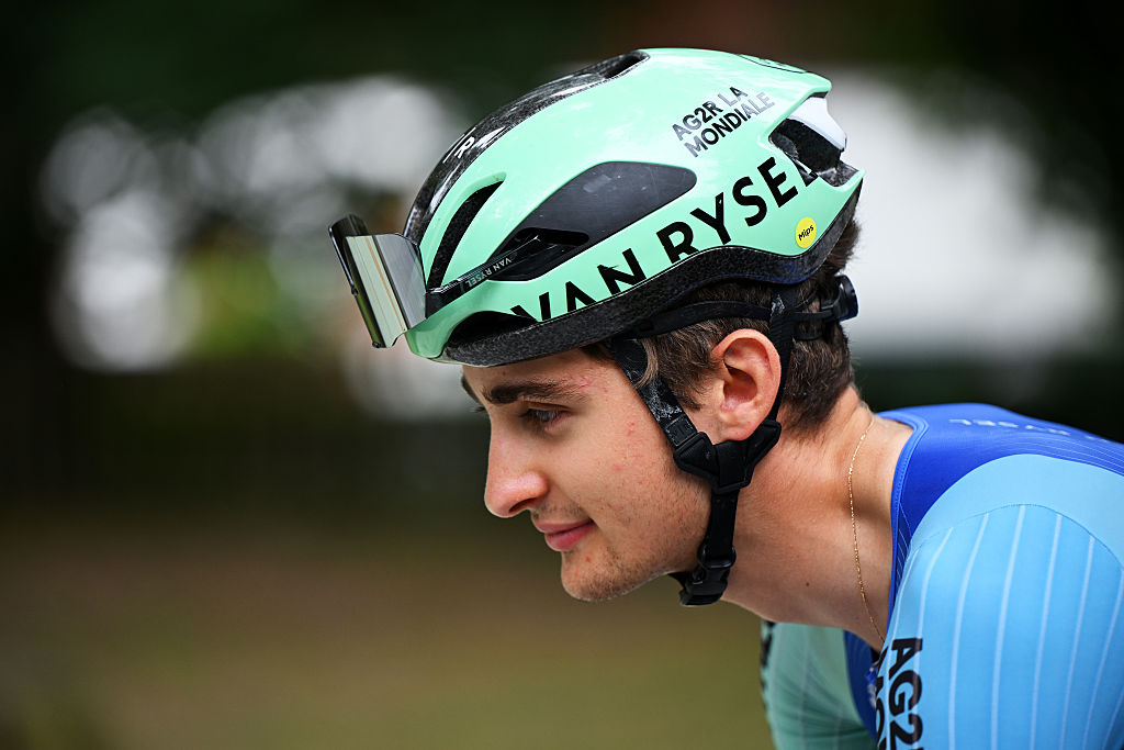 Val-d ' Arc, Francia-15 de junio: Paul Seixas de Francia y Equipo Decathlon AG2r la Mondiale antes del 77º Criterio du Dauphine 2025, etapa 8 A 133.3km Etapa de Val-D ' Arc & amp; Rsaquo; Plante du Mont-Cenis 2095m / #uciwt / en junio 15, 2025 en junio. Val-D ' Arc, Francia. (Foto de Dario Belingheri/Getty Images)