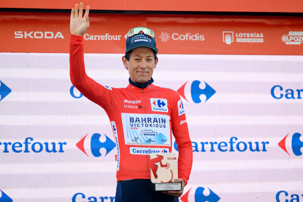 Team Bahrain's Norwegian rider Torstein Traeen celebrates on the podium wearing the overall leader red jersey after the sixth stage of La Vuelta a Espana cycling tour, a 170 km race between Olot and Pal, in Andorra, on August 28, 2025. (Photo by Josep LAGO / AFP)